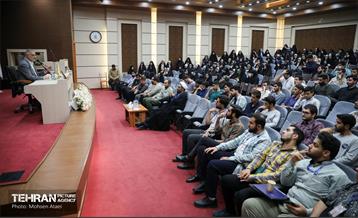 نشست صمیمانه شهردار تهران با مسئولین پایگاههای بسیج دانشجویی تهران 22