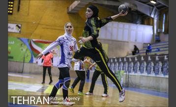 دیدار تیم های هندبال سپاهان و اشتادسازه 10