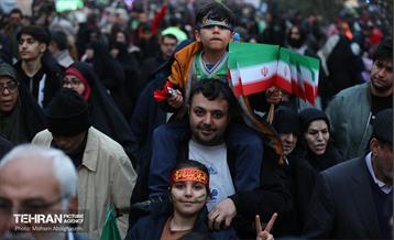 جشن نیمه‌شعبان در میدان ولی‌عصر (عج) - 3 13