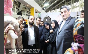 بازدید پیروز حناچی شهردار تهران از هفدهمین نمایشگاه عطر سیب 9
