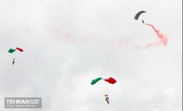 پرش چتربازان از برج میلاد تهران 9