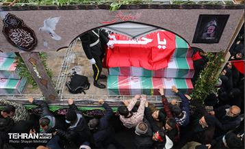 تشییع پیکر ۲۰۰ شهید گمنام دفاع مقدس در تهران 9
