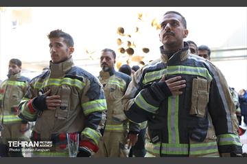 مسابقه پله‌نوردی آتش‌نشانان در برج میلاد 62