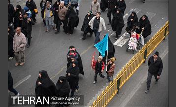 راه پیمایی مردم تهران در روز اربعین  12