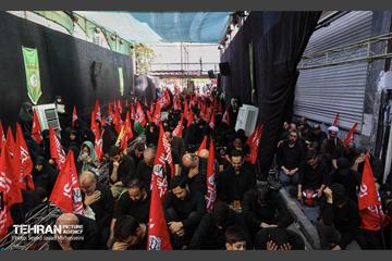 عزاداری روز عاشورا به نیابت از رهبر شهید انقلاب 21