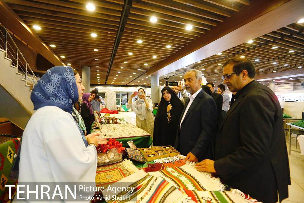 بازدید معاون اقتصادی رئیس جمهور از نمایشگاه زنان و تولید ملی 23