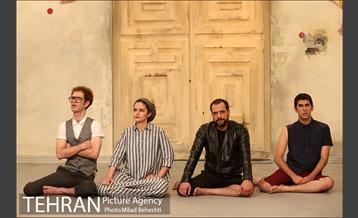 نمایش پسران تاریخ‎ 20