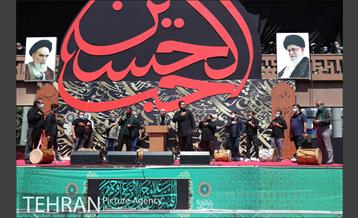 مراسم عزاداری ظهر عاشورا در میدان امام حسین(ع) 21