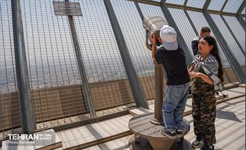 بازدید بیش از ۱۰۰ خانواده شهدای غزه از برج میلاد 24