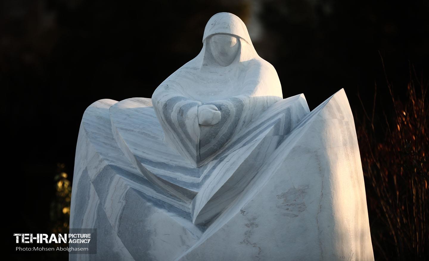 آیین رونمایی از المان مادر شهید 5