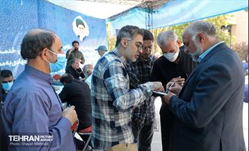 میز خدمت شهرداری تهران در نماز جمعه 42