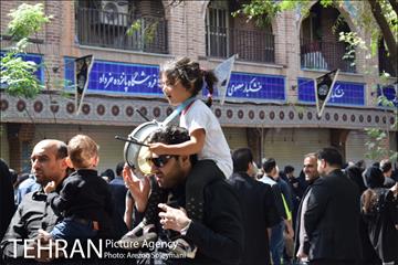 مراسم عزاداری ظهر عاشورا در بازار تهران 13