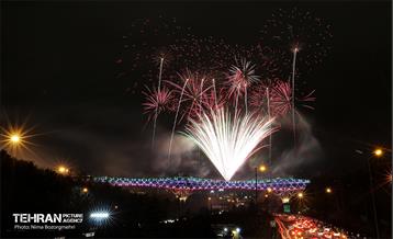 نورافشانی سال نو در پل طبیعت 1