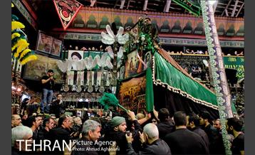 آیین نخل گردانی در تکیه های شمیران 33