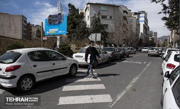 بی قانونی؛ تعرض به حریم پیاده راه 2