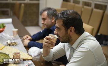 مرکز بهداشتی درمانی منطقه ۵ در لحظه افطار  28