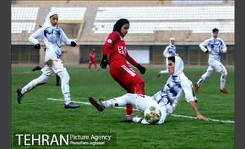دیدار دو تیم فوتبال البرز و شهرداری بم 17