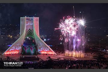 نورافشانی جشن پیروزی انقلاب اسلامی در میدان آزادی 6