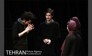 نمایش هویت پروانه های مرده‎ 7