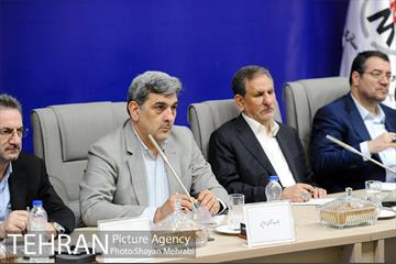 بازدید معاون اول رئیس جمهور به همراه شهردار تهران از کارخانه واگن‌سازی تهران 55