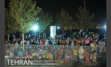 ویژه برنامه شب فیروزه ای در دریاچه شهدای خلیج فارس 17