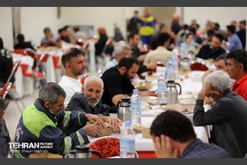 مراسم افطاری کارگران خدمات شهری منطقه ۱۱ 15