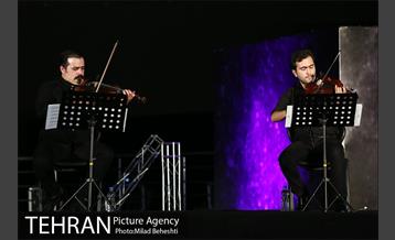 کنسرت شهرام و حافظ ناظری در محوطه باز برج میلاد‎ 5