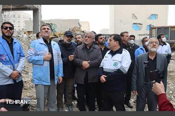 بازدید نمایندگان مجلس از نقاط آسیب دیده از جنگ در منطقه۴ 11