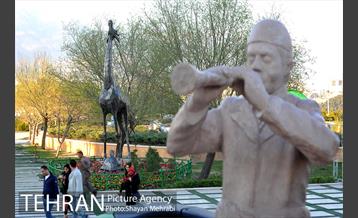 برج میلاد میزبان لاله های بهاری و تخم مرغ های رنگی 1