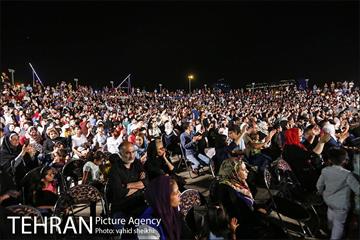 ویژه برنامه شب فیروزه ای در دریاچه شهدای خلیج فارس  9