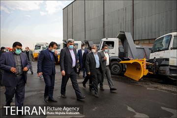بازدید شهردار تهران از تجهیزات سازمان پسماند صالح آباد 11