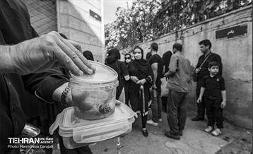 اما هر بار که آن‌ را از خانه خارج می‌کردند، دوباره به نحوی به داخل خانه بر می‌گشته است. بعد از آن، فرزندان خانه و منبر را وقف می‌کنند و چندین بار مراسم حلواپزی در این خانه برگزار می‌شود