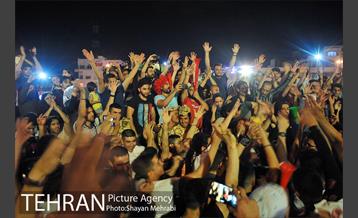 شادی خیابانی مردم بعد از پیروزی تیم ملی ایران 12