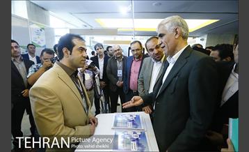 بازدید شهردار از نمایشگاه دستاوردهای معاونت توسعه منابع  انسانی شهردار تهران 7