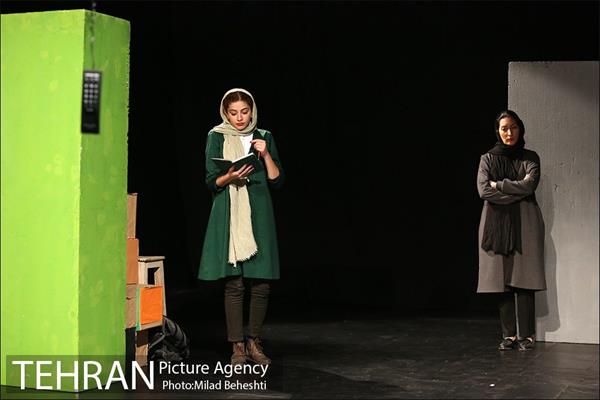 نمایش چند تکه لغزان، بر لبه سران یک وضعیت پیچان‎ 2