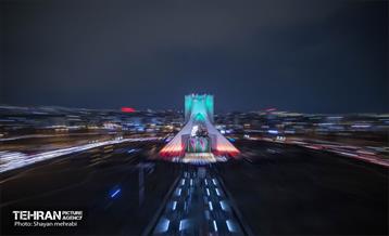 نورافشانی جشن پیروزی انقلاب اسلامی در میدان آزادی 12