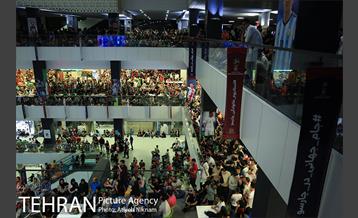 تماشای بازی تیم های ملی ایران و اسپانیا در پردیس سینمایی چارسو  8