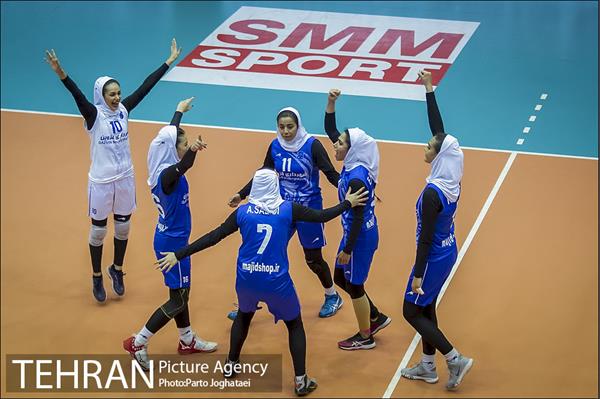 دیدار تیم‌های والیبال شهرداری قزوین و سروقامتان بابل 1