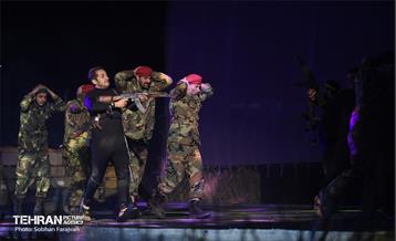 فیلم نمایش ۴۱۰ در برج میلاد 33