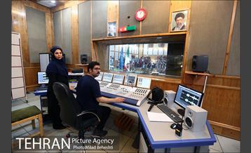 ویژه برنامه آیین سخن در رادیو ایران 12