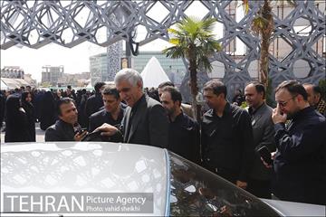 حضور شهردار برای اقامه نماز ظهر عاشورا در میدان امام حسین (ع) 15