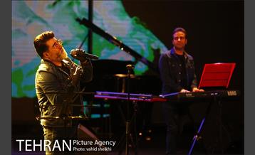 کنسرت آنلاین مهدی یغمایی 25