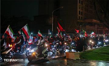کاروان‌ موتوری و خودرویی از میدان انقلاب تا ساختمان هلال احمر تهران 29