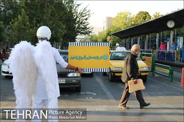نمایش آدم فضایی ها فرشته های آموزش ترافیک  8