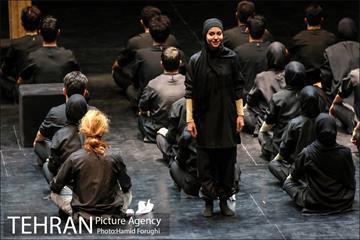 نمایش "من" در پردیس تئاتر تهران (خاوران) 16