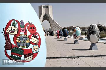 تخم مرغ های رنگی در میدان آزادی 3