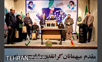 تجلیل از خانواده پنج شهید انقلاب اسلامی 16