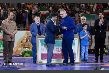 مراسم تجلیل از کشتی‌گیران قهرمان جهان (جشنی برای ایران) 73