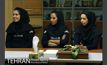 بدرقه دکتر داورزنى از تیم ملى والیبال بانوان  8