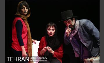 نمایش سفر به بی نهایت دور‎ 29